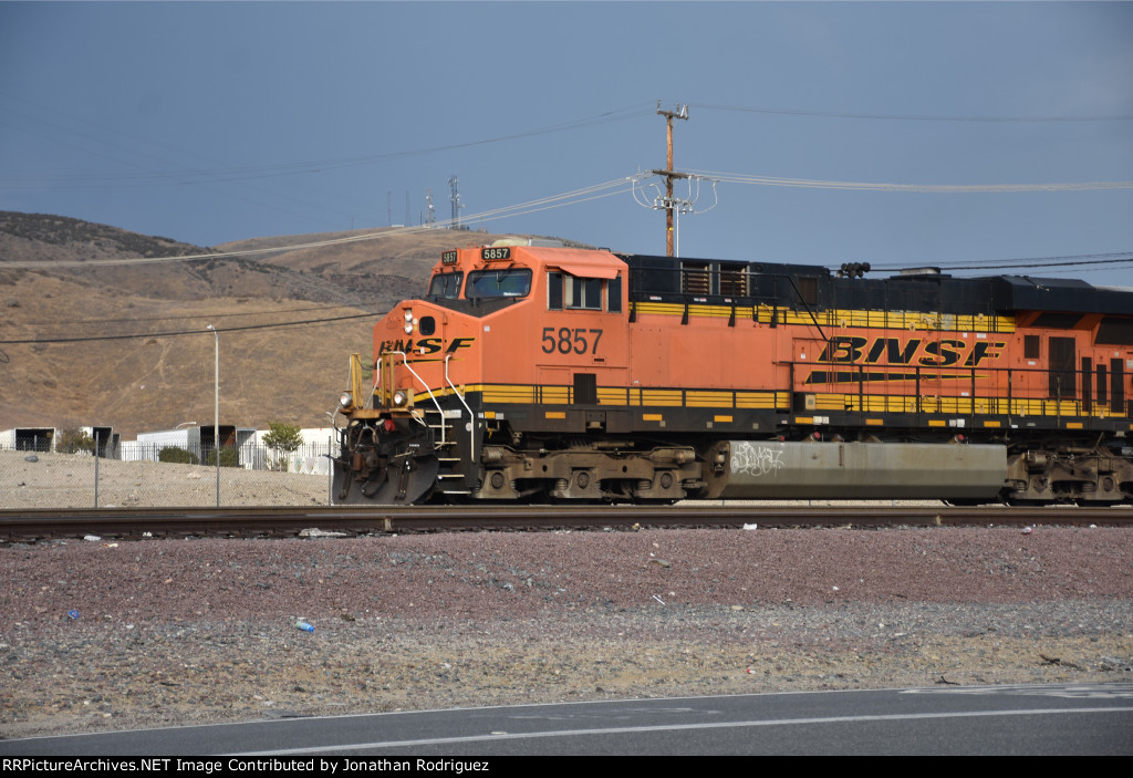 BNSF 5857